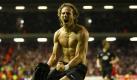Diego Forlan von Atletico Madrid bejubelt sein Tor in Liverpool. Sein Team unterlag zwar nach Verlängerung mit 1:2, steht dank des Siegs im Hinspiel aber trotzdem im Finale der Europa League.  Foto: ap