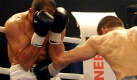 Marquez (r.) konnte sich oft nur mit Tiefschlgen helfen. Er ist ein groer Champion, er wurde von Runde zu Runde strker, sagte der gebrtige Mexikaner. Foto: dpa