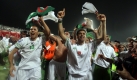 Nach mehr als 20 Jahren (1986) hat sich Algerien erstmals wieder für die Endrunde einer Fußball-WM qualifizieren können. Dabei musste das Entscheidungsspiel in der Relegation gegen Ägypten auf neutralem Boden im Sudan ausgetragen werden, da algerische Fans mit Steinen auf die ägyptischen Spieler losgegangen waren und diese teilweise schwerer verletzt hatten. Foto: dpa