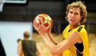 Wenn die deutsche Basketball-Nationalmannschaft heute abend im Supercup gegen Belgien antritt, werden alle Augen auf Superstar Dirk Nowitzki gerichtet sein. Der frisch gebackene NBA-Champion gibt sein Comeback fr Deutschland  nach drei Jahren Pause. Letztmals stand er bei Olympia 2008 in Peking mit der Nationalmannschaft auf dem Parkett. Das Foto zeigt Nowitzki beim Training am Mittwoch in Bamberg. Foto: dpa