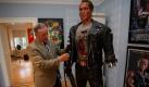 In Österreich wurde eine Schwarzenegger-Museum eröffnet: Thal bei Graz zeigt den gebürtigen Österreicher in verschiedenen Lebenssituationen. Hier als etwas demolierter Terminator. Foto: dpa
