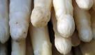 Ein Lustmacher, der nicht nur wegen seiner phallusartigen Form auf sich aufmerksam macht, ist der Spargel. Egal, ob weiß oder grün:Spargel bringt den Wasserhaushalt des Körpers in Schwung, ist kalorienarm und erzeugt eine angenehm erotisierende Wirkung. Foto: dpa