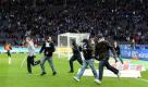 Hooligans - Berserker
2125 gewaltbereite Hooligans gab es 2008/2009. Sie sind der erlebnisorientierte Typus des Fußballfans, sie brauchen den Rausch, den Kick. Hools sind die modernen Berserker, meint das Autorenteam: Skandinavische Krieger, die sich mit Gebrüll ins gefährlichste Getümmel der Schlacht stürzten - unter Drogen und ohne Rücksicht auf sich selbst. Was man gegen so viel Wut tun kann? Aus Berserkern lassen sich keine Fischer machen, betonen Robertz/Wickenhäuser  und Hooligans lassen sich nicht in Fan-Projekten zivilisieren. Sie schlagen Sport als Flow-Alternative vor. Foto: dapd