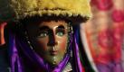 In der mexikanischen Stadt Chiapa de Corzo wird das Fest Parachicos gefeiert, das von der Unesco zum Kulturerbe erklärt wurde. Die Feierlichkeit, bei der sich Tänzer hinter Masken verhüllen, beruht auf einer Geschichte aus der Kolonialzeit. Dabei geht es um die wohlhabende Spanierin Maria Angulo, die die Stadt mithilfe eines indigenen Heilers vor einer Hungersnot rettete. Foto: dpa