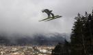Der Schweizer Simon Amman beim Springen der Vierschazentournee in Innsbruck. Foto: ap