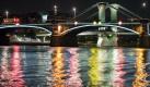 Nach der Durchfahrt eines Binnenschiffs kräuselt sich in Frankfurt das Wasser des Mains.  Foto: dpa