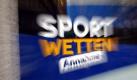 Der Schriftzug Sportwetten Annahme, aufgenommen am Samstag (21.11.09) in Berlin. Im groessten Wettskandal der europaeischen Fussballgeschichte werden weitere Details des Ausmasses in Deutschland bekannt. Angeblich haben die Wettbetrueger auch einen Schiedsrichter des Deutschen Fussball-Bundes (DFB) bestochen. Zudem sollen drei Spieler des Drittligisten VfL Osnabrueck in die Affaere verstrickt sein. Zwei Tage nach Bekanntwerden des Skandals forderten Experten verstaerkte Anstrengungen gegen Korruption und Betrug im Profifussball. (zu ddp-Text) Foto: Margarethe Wichert/ddp Foto: ddp