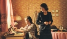 Ratz richtet sich für die Renovierungsphase im Haus von Mimis Oma ein. Im Keller haust der Opa, wo er sich vor Nazijägern versteckt. Foto: Alamode Film
