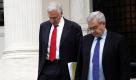 epa03083459 Institute for International Finance (IIF) managing co-chairman Charles Dallara (L) and senior advisor to BNP Paribas Jean Lemierre (R) exit the Greek Prime Minister's office after their meeting with the Greek Premier Lucas Papademos and the Minister of Finance Evangelos Venizelos, in Athens, Greece, 28 January 2012. Marathon negotiations between Greece and private creditors on a debt swap deal appeared to be in their final phase on 28 January, with both sides confident a preliminary deal would be reached before 30 January'sEuropean Union summit. Prime Minister Lucas Papademos and Finance Minister Evangelos Venizelos wrapped up a three-hour meeting on 28 January afternoon with Charles Dallara, the head negotiator for banks and private investors which hold a large portion of Greek government bonds. EPA/MARIA MAROGIANNI +++(c) dpa - Bildfunk+++
pixel Foto: dpa