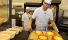 Jaap Schalken muss vorerst wieder kleine Brötchen backen. Der Vorsitzende der Geschäftsführung der Bäckereikette Kamps heuert in der RTL-Show Undercover Boss unerkannt in einer seiner Filialen an. Foto: RTL/Christoph Assmann