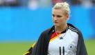 Angriff: Alexandra Popp (FCR Duisburg/20) war als beste Spielerin und beste Torschützin (10 Treffer) der Star der U20-WM. Druckvoll, präsent und durchsetzungsstark drängte sie auch in der A-Auswahl ins Team, wo sie meist links offensiv eingesetzt wird. Eine ernsthafte Alternative zu Inka Grings und möglicherweise einer der Geheimtipps für die WM. Foto: dpa