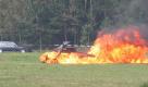 Ein 74 Jahre alter Hubschrauber-Pilot vom Niederrhein ist beim Fliegen eines Todes-Loopings in Weißrussland ums Leben gekommen. Der Mann aus Dinslaken (Nordrhein-Westfalen) stürzte am Sonntag mit seinem Hubschrauber in der Nähe von Minsk ab, als er an einer Meisterschaft teilnahm.Der kleine Hughes-MD-500-Hubschrauber ging einige hundert Meter von der Zuschauermenge entfernt nieder.
 Foto: dpa