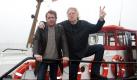 Der Musiker Gunter Gabriel (rechts) und der Schauspieler Jan Fedder posieren auf einem Schiff im Museumshafen in Hamburg am Filmset für die ARD-Fernsehserie Großstadtrevier. In Folge 319 mit dem Titel «Und wann hast Du Zeit für die Liebe?» spielt Gunter Gabriel den Countrysänger Hein Starke. Die Folge wird am Montag, den 02. Januar 2012 ausgestrahlt. Foto: dapd