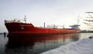 Der 265 Meter lange Tanker Elisabeth Knutsen liegt im Seehafen von Rostock. Der Tanker bringt rund 80.000 Tonnen Rohöl aus dem russischen Primorsk nach Rostock. Das Schiff der norwegischen Reederei Knutsen OAS Shipping besitzt ein Fassungsvermögen von insgesamt 121.000 Tonnen.  Foto: ddp
