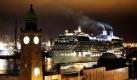Das US-Kreuzfahrtschiff Celebrity Eclipse läuft am Morgen in den Hamburger Hafen ein. Der auf der Papenburger Meyer Werft gebaute 315 Meter lange Luxusliner bietet Platz für 2850 Passagiere und soll Ende April im englischen Southampton getauft werden. Foto: dpa