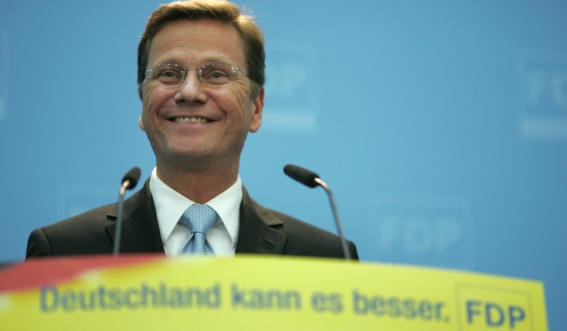 Der FDP-Vorsitzende Guido Westerwelle am Montag (28.09.2009) in Berlin während einer Pressekonferenz. Nach der Wahl zum 17. Deutschen Bundestag reichen die Stimmen für FDP und CDU/CSU nach dem vorläufigen amtlichen Endergebnis für die Regierungsbildung einer christlich-liberalen Koalition. Foto: dpa