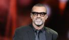 Achtung Redaktionen: Bild nur zur redaktionellen Berichterstattung ueber die aktuelle Tour 'Symphonica: The Orchestral Tour' +++ Der britische Saenger George Michael steht am Montag (05.09.11) in der O2-World in Berlin bei einem Konzert seiner Symphonica-Tour auf der Buehne. Foto: Michael Gottschalk/dapd
George Michael tourt durch Deutschland
Vorspann:	
Text:	
Berlin (dpa) - Lange mussten seine Fans warten, am Montag war es endlich soweit. Der britische Popsänger George Michael gab am Abend in der fast ausverkauften O2-Arena in Berlin sein erstes von insgesamt zehn geplanten Konzerten der aktuellen Tournee «Symphonica - The Orchestral Tour». 

Rund 11 000 Fans erlebten einen eher ruhigen und ungewohnt sanften Beginn des Konzertes. Begleitet wurde der frühere Wham!-Star von einem großen Symphonie-Orchester. Der Vorhang war noch geschlossen, als die ersten Streichinstrumente zu hören waren und die bekannte einschmeichelnde Stimme erklang. Dann folgte der Jazz-Klassiker «My Baby Just Cares For Me» von Nina Simone.

Der Brite mit griechisch-zyprischen Wurzeln wird bis Mitte November durch Deutschland touren. Unter anderem sind Auftritte in Köln, Hamburg und Hannover geplant. Außerdem ist er am 15. November noch einmal auf einem Zusatzkonzert in der Berliner O2-World zu sehen. Foto: dapd