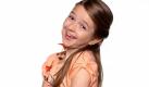 Shania (9) singt und tanzt für ihr Leben gern. Sie hat aber keinen Gesangsunterricht, sondern übt jeden Tag für sich zu Hause - manchmal vor dem Spiegel oder mit Mikrophon und Verstärker. Bei DSDS Kids wagt sie sich mit Hallelujah von Alexandra Burke vor die Jury. Foto: RTL