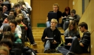 Die Bologna-Reform ist eine Baustelle im Hochschulsystem. Die zweite ist der verlängerte Hochschulpakt, der die akademischen Einrichtungen dazu verpflichtet, ihre Studentenzahlen zu halten, wenn die finanzielle Unterstützung der Länder nicht reduziert werden soll. Beides führt dazu, dass Hörsäle überfüllt sind und nicht genügend Lehrveranstaltungen für alle angeboten werden können. Foto: ddp