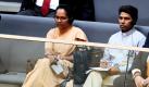 Schwester Justine Senapati und Vater Augustine Singh aus Indien verfolgen die Debatte im Plenum des Bundestages in Berlin. Die Parlamentarier diskutierten in der Aussprache über Religionsfreiheit und Christenverfolgung. Foto: dpa