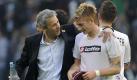 Gladbachs Trainer Lucien Favre (l) und Profi Marco Reus sind die besten der Hinrunde. Foto: Marius Becker Foto: dpa