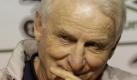 Trainerroutinier Giovanni Trapattoni fühlt sich auf der grünen Insel ganz offensichtlich sehr wohl. Seinen Vertrag als Nationaltrainer Irlands hat der 72-jährige Italiener jedenfalls verlängert. «Der Maestro» einigte sich mit dem irischen Fußball-Verband FAI darauf, den im kommenden Juli auslaufenden Vertrag vorzeitig bis 2014 zu verlängern. «Ich bin sehr glücklich, meinen Job bei der FAI fortsetzen zu können», sagte Trapattoni. «Es ist eine große Ehre und ein Privileg, das irische Team zu vertreten.» Der frühere Bayern-Trainer hatte die irische Nationalmannschaft vor zwei Wochen zur Europameisterschaft 2012 geführt. Foto: dpa