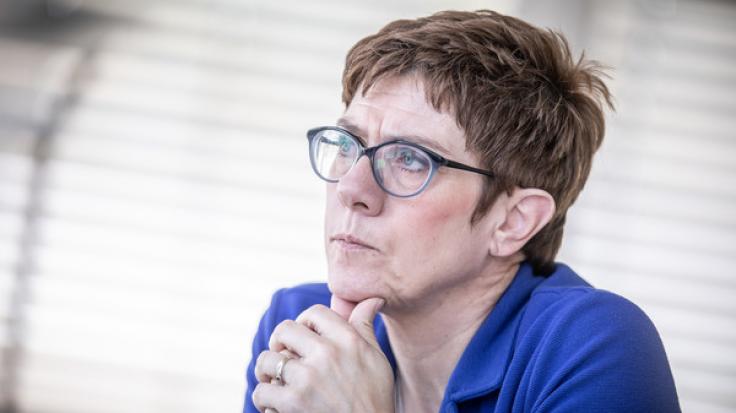 AKK unter Beschuss