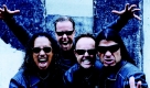 Die Glückwünsche von Metallica an den Metal Hammer überbringt natürlich Schlagzeuger Lars Ulrich (Zweiter von rechts), der Lautsprecher vom Dienst:Hallo, meine Freunde: Wir feiern das 25. Jubiläum vom Metal Hammer im Jahre 2009, und wir haben über all die Jahre eine wirklich gute Zeit miteinander verbracht. Ich grüße euch im Namen der restlichen Jungs von Metallica!
 Foto: Universal Music