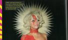Das Buch vereint diverse Aufnahmen von Gagas Auftritten. Hier tritt sie bei einer Feier des V  Magazins als Madonna von Guadalupe inklusive Heiligenschein auf. Foto: White Star Verlag