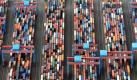 Der Export ist nach wie der Konjunkturmotor in Deutschland, auch wenn das Damoklesschwert der Schuldenkrise über allem schwebt. Symbolfoto: Kay Nietfeld Foto: dpa