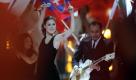 ... denn Lena stieg als Gastsängerin in die Rockabilly-Variante ihres letztjährigen Siegersongs Satellite ein.
 Foto: dapd