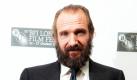 Ralph Fiennes dachte sich wohl, er könne seinen Haarausfall mit Gesichtsbehaarung kaschieren. Sorry, aber der Bart macht aus dem charmanten Schauspieler einen Waldkauz irgendwo zwischen Fidel Castro und Moses.  Foto: dapd