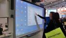 Hightech ist hingegen in Halle 5 angesagt. Denn die Didacta 2011 steht vor allem im Zeichen digitaler Technologien fürs Klassenzimmer. Hardwarehersteller sind überzeugt: An Whiteboards, multimedialen Tafeln, kommt in den nächsten Jahren kein Lehrer vorbei. Foto: zij/news.de