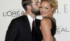 Schauspielerin Katherine Heigl posiert mit Ehemann Josh Kelley. Das Paar traf sich mit anderen Hollywood-Größen wie Jennifer Aniston während eines Dinners, zu der die Zeitschrift Elle einlud.  Foto: dapd