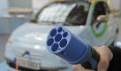 Eine Million Elektroautos sollen in zehn Jahren auf deutschen Straßen rollen. Dieses Ziel wird das Spitzentreffen Elektromobilität heute in Berlin ausgeben. Deutschland will damit eine Vorreiterrolle auf diesem Sektor erreichen. Foto: ap