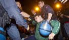 In Rom demonstrierten zahlreiche Italiener vor der Bank of Italy. Auch in Italien fürchten die Menschen die Krise. Die Polizei löste die Demonstration auf. Der Chef der Bank Mario Draghimahnte forderte die Regierung auf, schnell zu handeln.  Foto: dapd