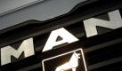 Das Logo des Lastwagen- und Busherstellers MAN Nutzfahrzeuge. Volkswagen bietet 95 Euro je Aktie für den Münchener Dax-Konzern. Foto: dpa