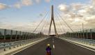 Die kleine Alma 'testet' vor der offiziellen Verkehrsfreigabe mit ihrem Laufrad die neue Elbebrücke in Niederwartha. Baubeginn für die imposante Schrägseilbrücke war 2006. Foto: Arno Burgi Foto: dpa