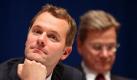 Der Posterboy: Daniel Bahr fing als nordrhein-westfälische FDP-Vorsitzender an, löste Rösler dann als Bundesgesundheitsminister ab. Von 2009 an war der 34-Jährige bereits Parlamentarischer Staatssekretär im Gesundheitsressort. Jürgen Möllemann und Guido Westerwelle förderten ihn. Böse Zungen behaupten: Er war loyal, bis es begann, weh zu tun. Foto: dpa