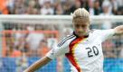 Abwehr: Bianca Schmidt (Turbine Potsdam/21) gehörte schon beim EM-Gewinn 2009 in Finnland zum Kader. Im Vorjahr holte die Rechtsverteidigerin ebenfalls den U20-WM-Titel. Für die WM 2011 ist sie als Ergänzungsspielerin eingeplant. Foto: dpa