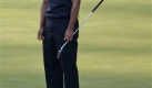 Tiger Woods reacts to a missed putt on the 16th green during the first round of the Masters golf tournament at the Augusta National Golf Club in Augusta, Ga., Thursday, April 9, 2009. (AP Photo/Morry Gash) Foto: ap