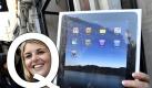 ... wie Quantensprung: Das iPad gilt als das mediale Trend-Teil dieses Sommers. Man wird viele Leute mit dem sogenannten Tablet-PC in Cafés und Parks sitzen sehen. Foto: dpa (Montage)