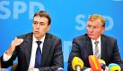 Nils Schmid (l), der baden-württembergische SPD Landesvorsitzende, spricht am Mittwoch (08.09.2010) im Landtag in Stuttgart im Rahmen einer Pressekonferenz über die Machbarkeit eines Volksentscheids zum Thema Stuttgart 21. Neben ihm sitzt Claus Schmiedel, der SPD-Fraktionsvorsitzende im baden-württembergischen Landtag. Die Südwest-SPD hält einen Volksentscheid über das umstrittene, milliardenschwere Bahnprojekt Stuttgart 21 trotz geschlossener Verträge und laufender Bauarbeiten noch für möglich.

Die oppositionelle SPD, die wie die Regierungskoalition aus CDU und FDP für das Vorhaben ist, will die Bürger über das Milliarden-Bahnprojekt entscheiden lassen.  Foto: dpa