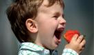 Nummer Neun: Die leckere Erdbeere steht bei den Deutschen auf der Beliebtheitsskala ganz weit oben. Was für ein Glück, dass sie zudem so unglaublich gesund ist und nach schwarzen Johannisbeeren den höchsten Vitamin-C-Gehalt aller Obstsorten in sich trägt. Das rote Früchtchen wird zur Linderung von Gicht und Rheuma sowie gegen Blutarmut eingesetzt - und kann zudem als natürliches Aphrodisiakum die Libido steigern. Foto: ddp