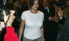 ** FILE ** In this Feb. 27, 2007 file photo, British television actress Jade Goody leaves a press conference in New Delhi, India. Goody, a brash British reality show star whose ups and downs captivated the nation is approaching her death the same way she has lived, on television. Given just months to live from cervical cancer that spread to her liver and bowels, 27-year-old Jade Goody sees no reason to turn the cameras off now. (AP Photo/Mustafa Quraishi, File) Foto: ap