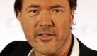 ARCHIV: Schauspieler Sebastian Koch posiert in Hamburg waehrend eines Fototermins fuer die Neuverfilmung von Der Seewolf (Foto vom 02.09.09). Koch wird 2010 fuer das ZDF eine Dokumentationsreihe praesentieren. Koch fuehre durch die dreiteilige Sendung Superstars aus Stein, sagte ZDF-Programmdirektor Thomas Bellut der Nachrichtenagentur ddp in Mainz. (zu ddp-Text) Foto: Nigel Treblin/ddp Foto: ddp