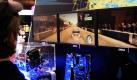 Gamer mögen's extrem und für sie gab es extreme Show-Computer. Durch den immer leistungsfähigere Komponenten und Mehrfach-Grafikkarten soll bald selbstverständlich werden, was bislang eher exotisch und Bastlern vorbehalten war: Das Spielen mit mehreren Monitoren. Besonders geeignet ist das für Simulatoren mit Cockpitansichten oder Simulationen mit Kommando- und Werkzeugleisten. Foto: news.de