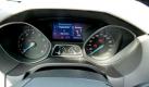 Praktisch: Die analogen Instrumente sind gut ablesbar. Vorbildlich: Auf das Heer von Assistenzsystemen ist Ford besonders stolz. Im Display sitzt die Verkehrszeichenerkennung. Sie ist im Blickfeld des Fahrers und funktionierte im news.de-Test einwandfrei. Foto: news.de