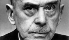 An heftigen Dichter-Schmerzen litt Schriftsteller Thomas Mann. In seinem Tagebuch beschrieb er immer wieder penibelste Selbstinspektionen. Mal fürchtete er, ein Stück Fleisch stecke in seinem Schlund, mal beklagte der Autor eine Übertemperatur. Er wurde 80 Jahre alt und starb an einem Herzleiden. Foto: dpa