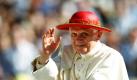Auch der Papst braucht einen Sonnenschutz: Papst Benedikt XVI. bei seiner wöchentlichen Generalaudienz vor dem Petersdom in Rom.
 Foto: dpad